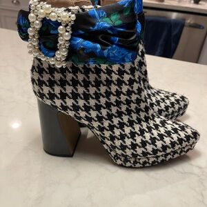 Betsy Johnson- Stylish Black and White Houndstooth Ankle Boots